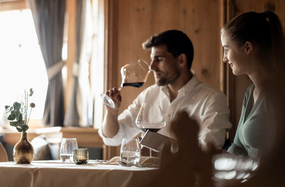 Weinhotel in Hafling, Südtirol - Weinverkostung im Haus