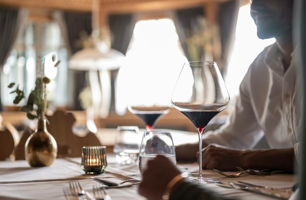 Weinhotel in Hafling, Südtirol - Weinverkostung im Haus